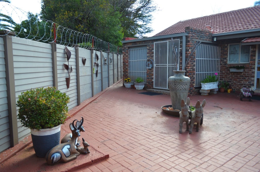 6 Bedroom Property for Sale in Doringkruin North West